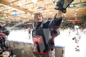 Denis Fominych spielt weiterhin für die Indians.